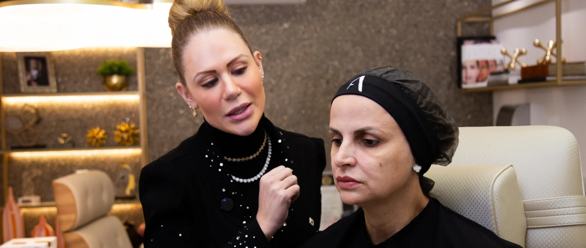 Profissional do Grupo Ana Laura Fontana em atendimento clínico