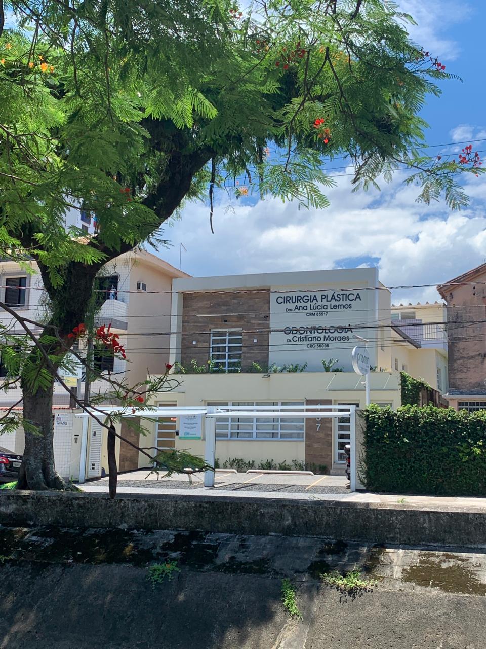 Fachada da clínica da Dra. Ana Lúcia Lemos em Santos