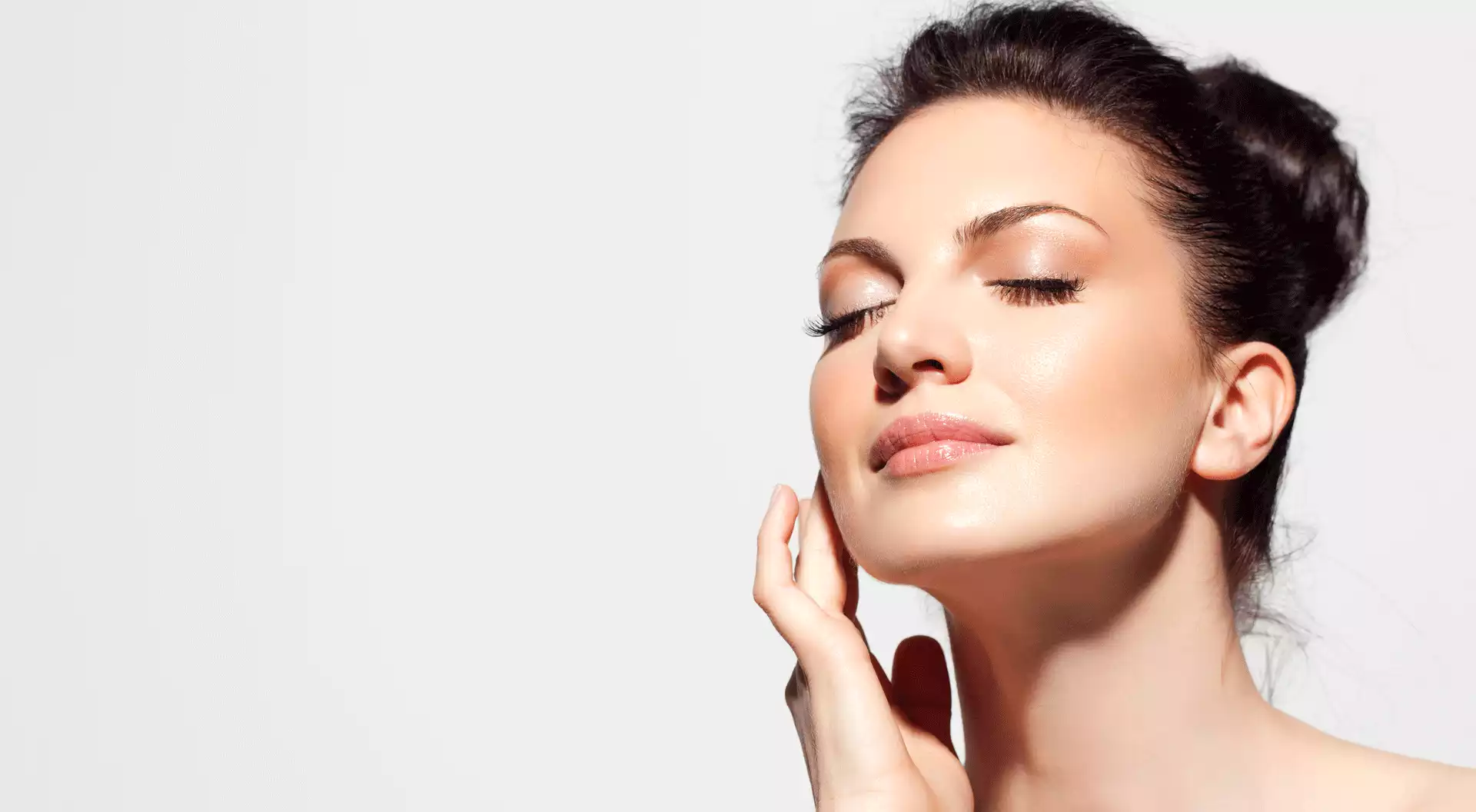 Rosto em close com estética natural