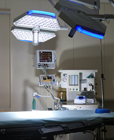 Sala cirúrgica equipada na Bonica Hospital da Plástica BH