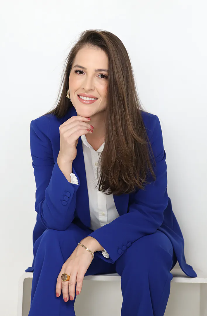 Imagem institucional da Dra. Aline Domingues