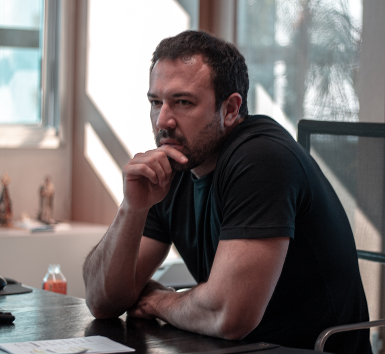 Dr. Felipe Villaça em consultório